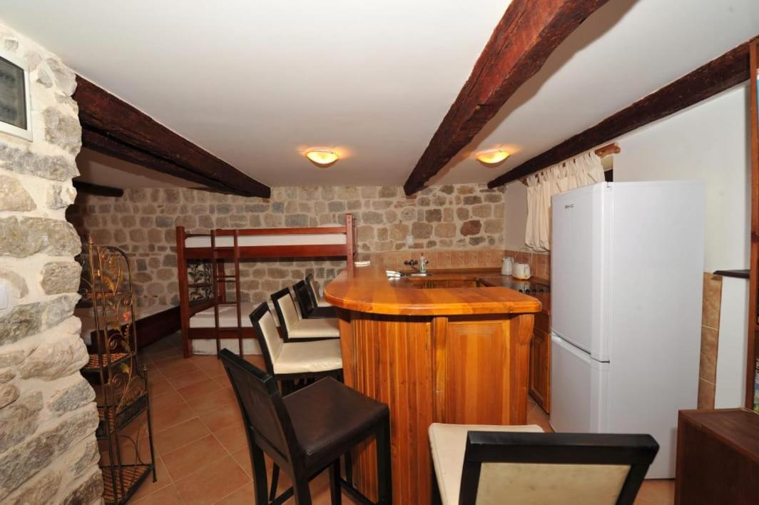 Apartments Monika Old Town Kotor Eksteriør bilde
